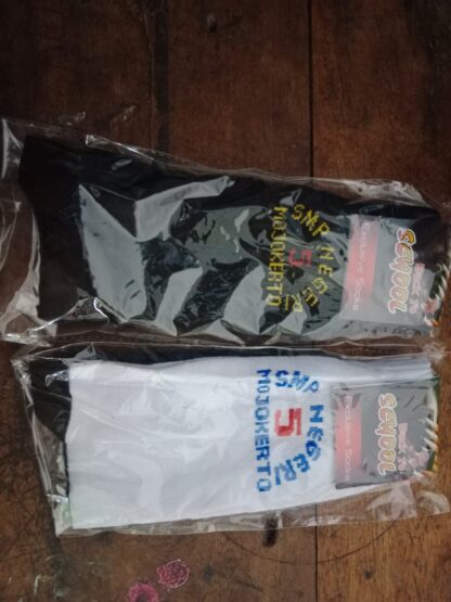 kaos kaki